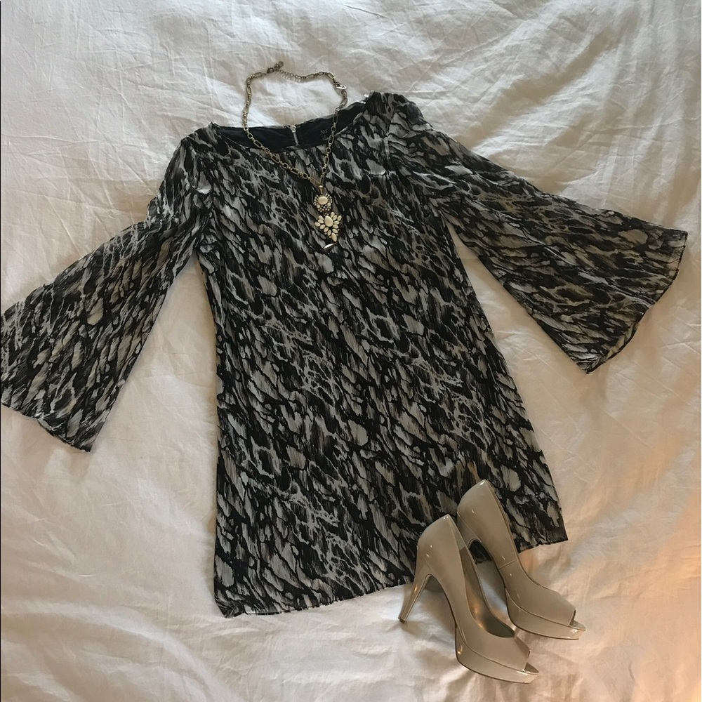 JBS Black & White Tunic Dress w/bell sleeves sz 6