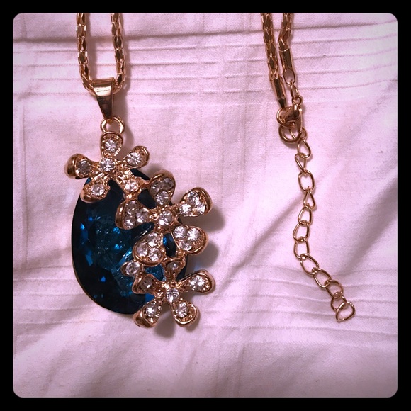 BETSY JOHNSON BIG BLUE PENDANT NECKLACE 💧💎💙 - Picture 2 of 4
