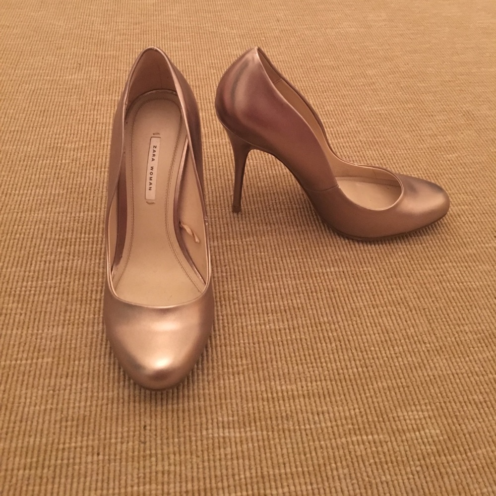 Zara Gold Round Toe Pumps