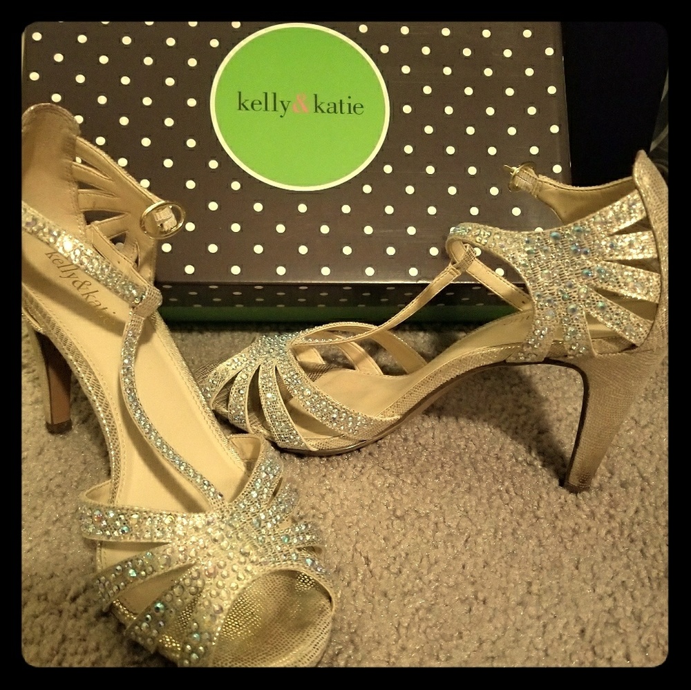KELLY & KATIE Sandal Heels