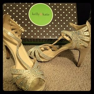 KELLY & KATIE Sandal Heels