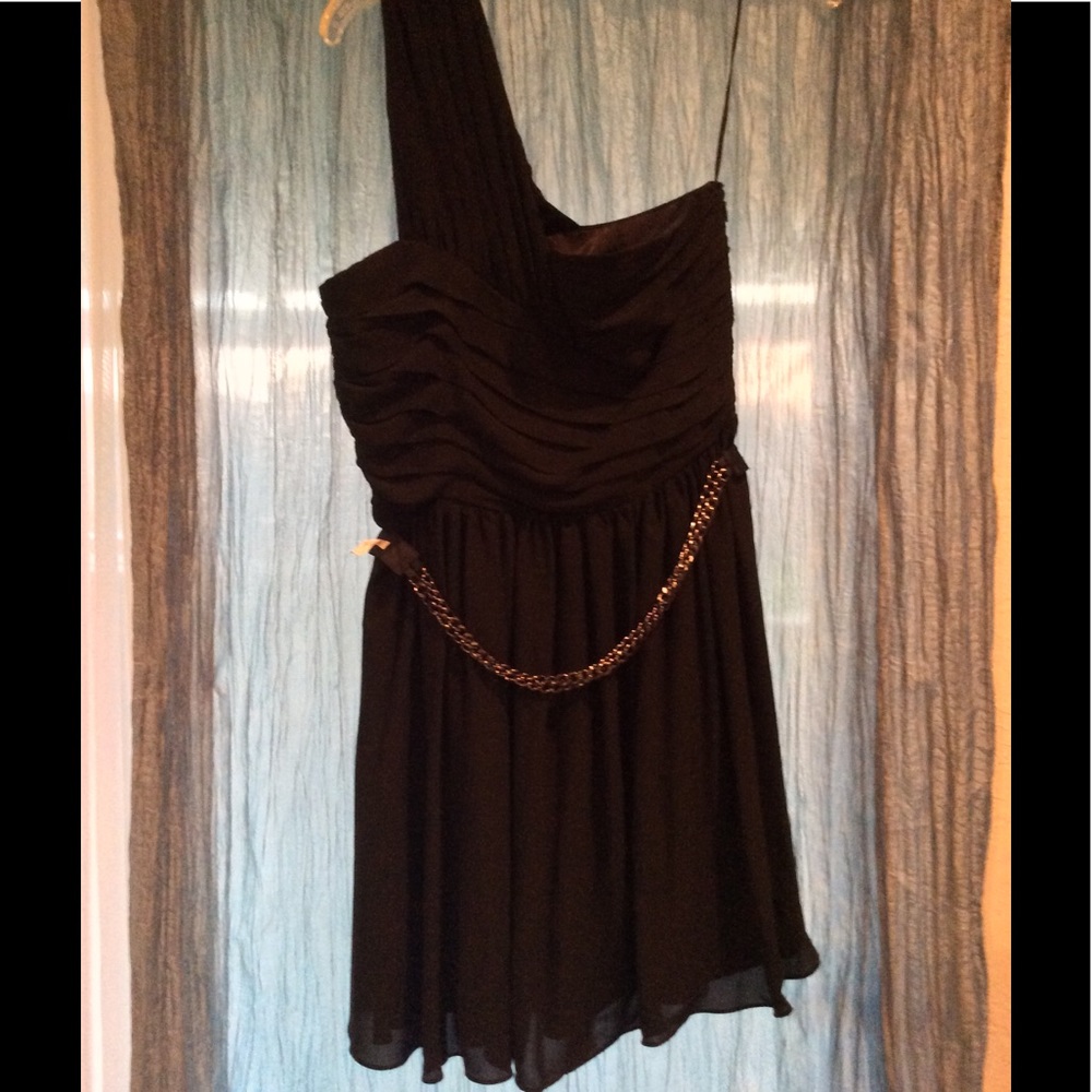Single shoulder strap dress