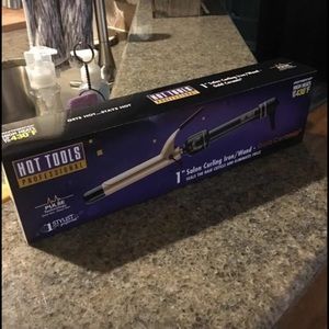 Brand New: Hot Tools 1" Curling Iron