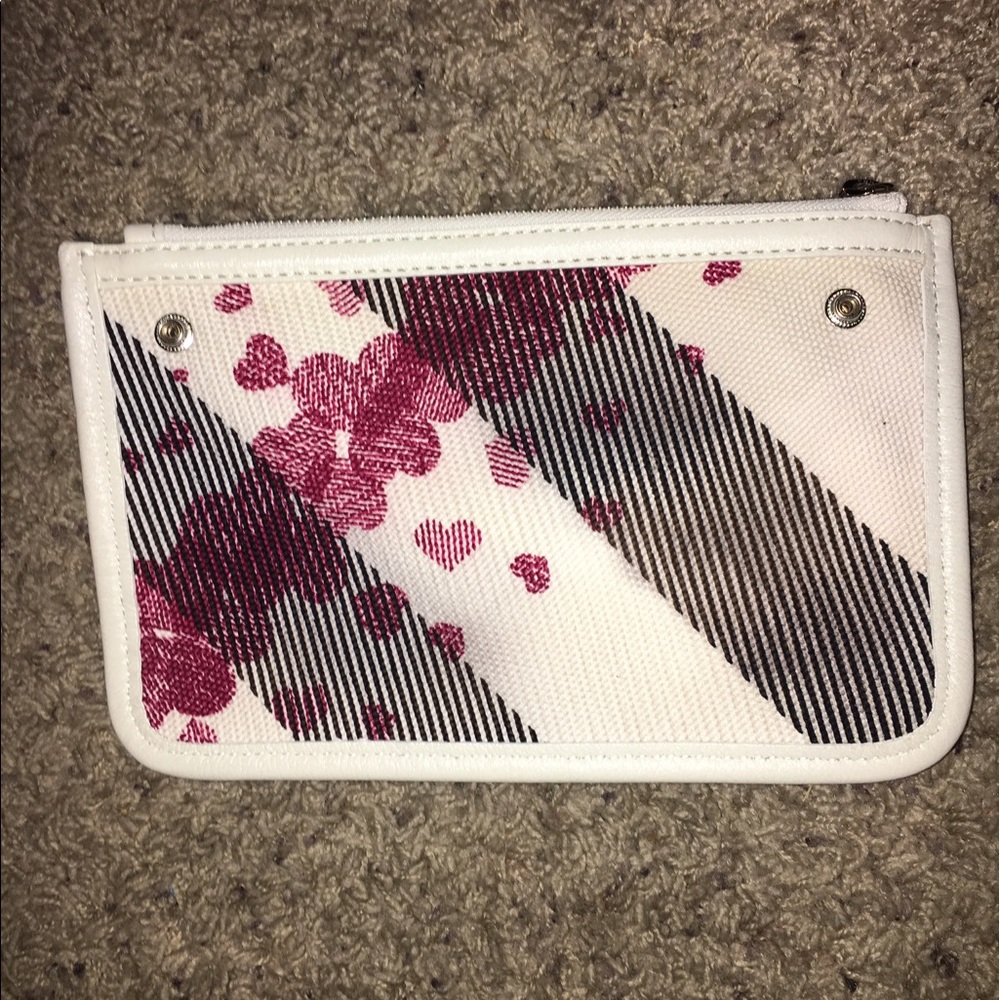 NOWT Burberry makeup bag