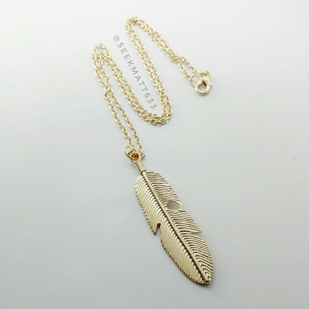 ⚡ SALE ⚡ Gold Tone Large Feather Necklace