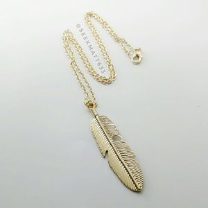 ⚡ SALE ⚡ Gold Tone Large Feather Necklace