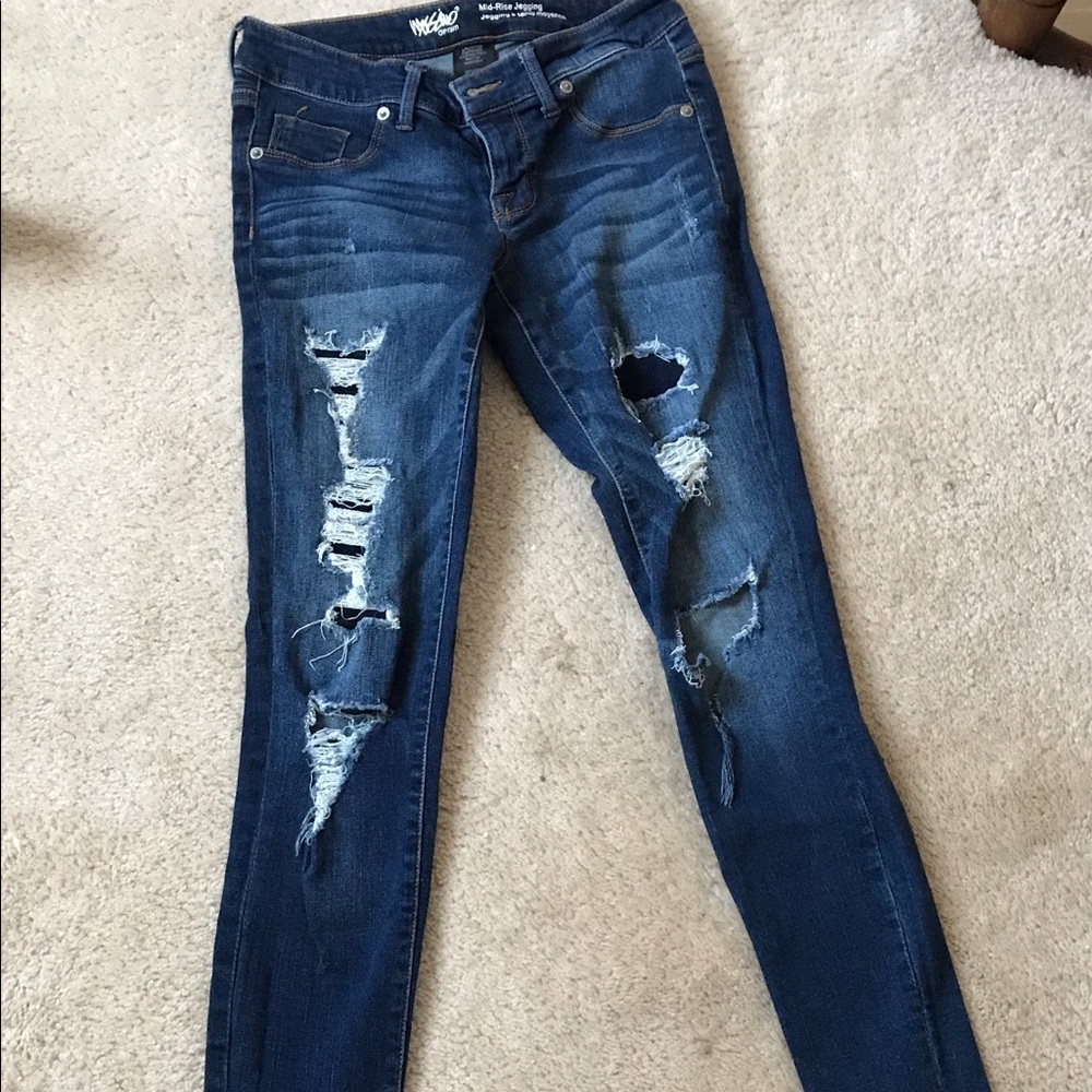 Mid-rise ripped jeggings.