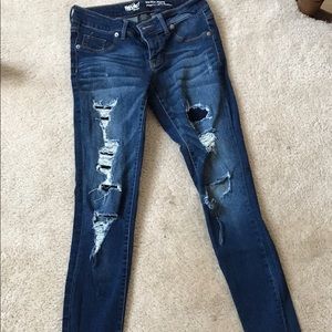 Mid-rise ripped jeggings.