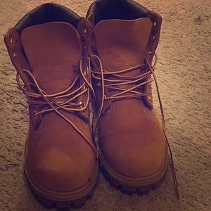 Kids size 5 tan timberland boots.