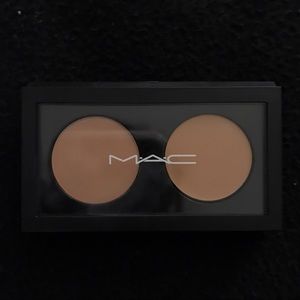 NEW MAC Studio Finish Concealer Duo in NW20/NC25