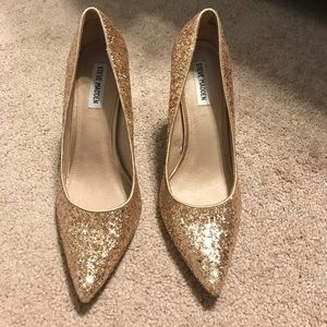 Sparkling glitter gold heels