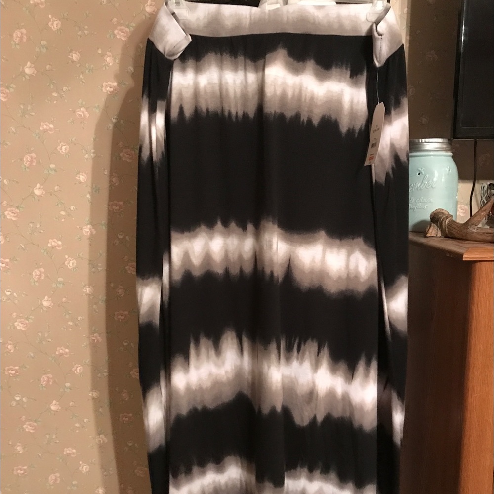 Gray & black maxi skirt 3X