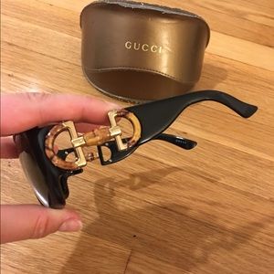 Gucci square sunglasses great condit 100% authen