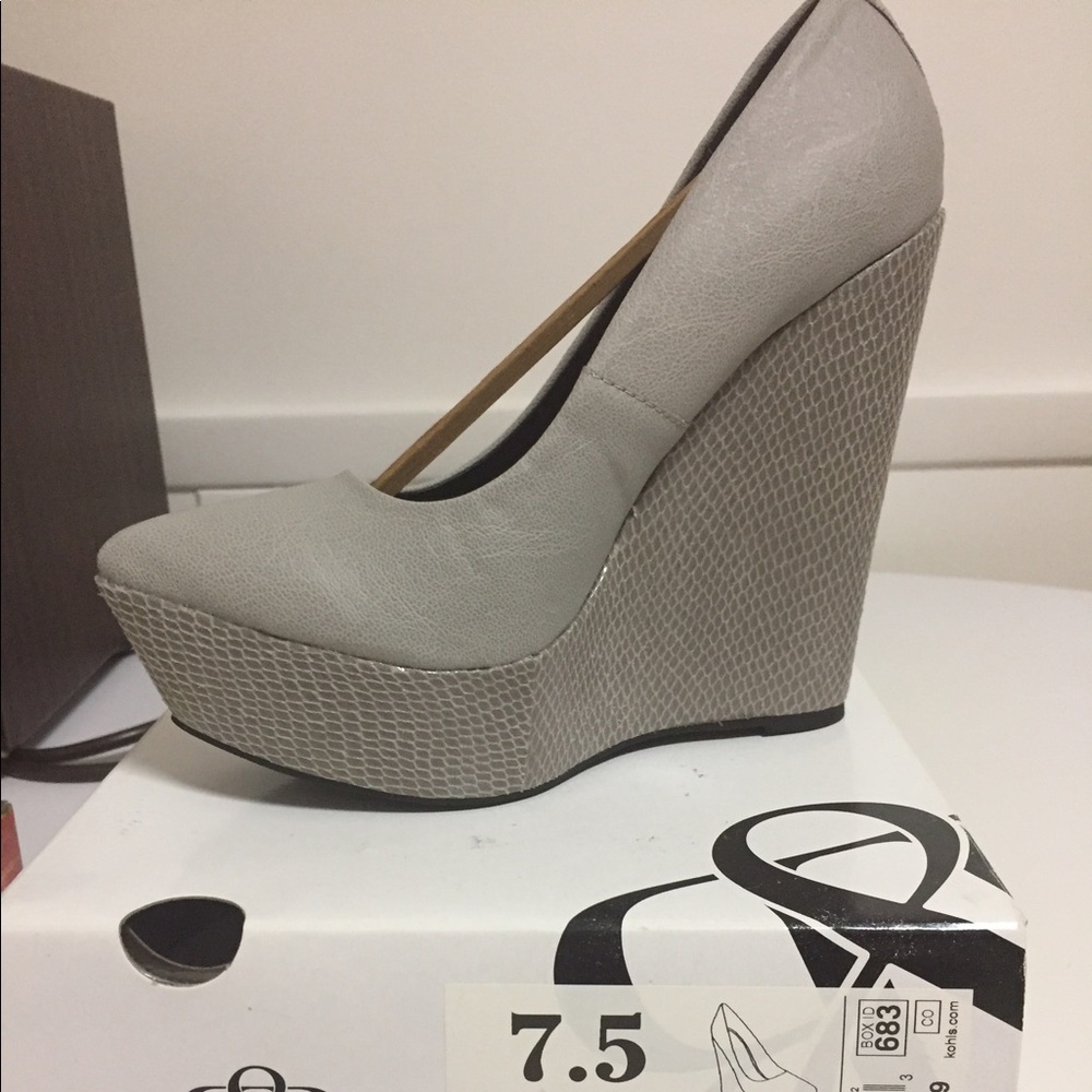 Wedge shoes