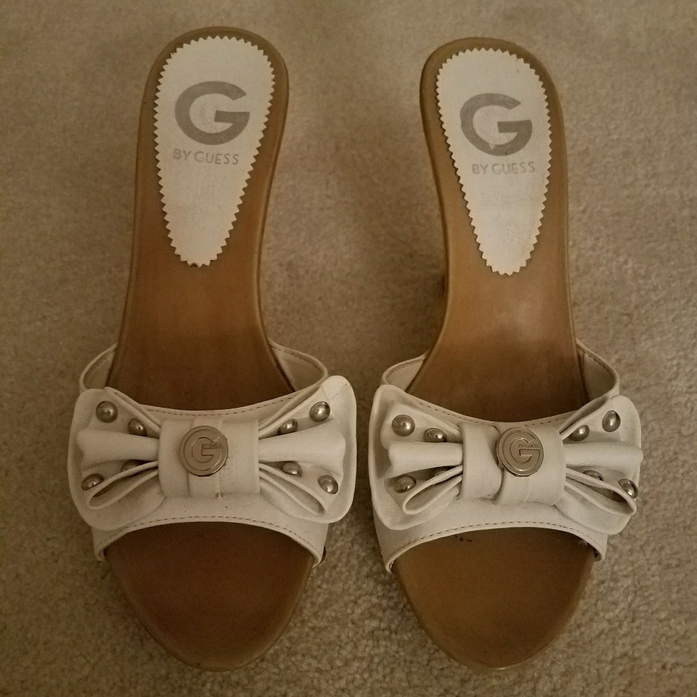 Guess slides, barely worn