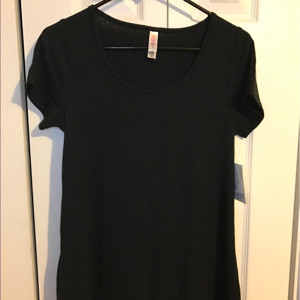 Brand new BLACK LuLaRoe Classic T