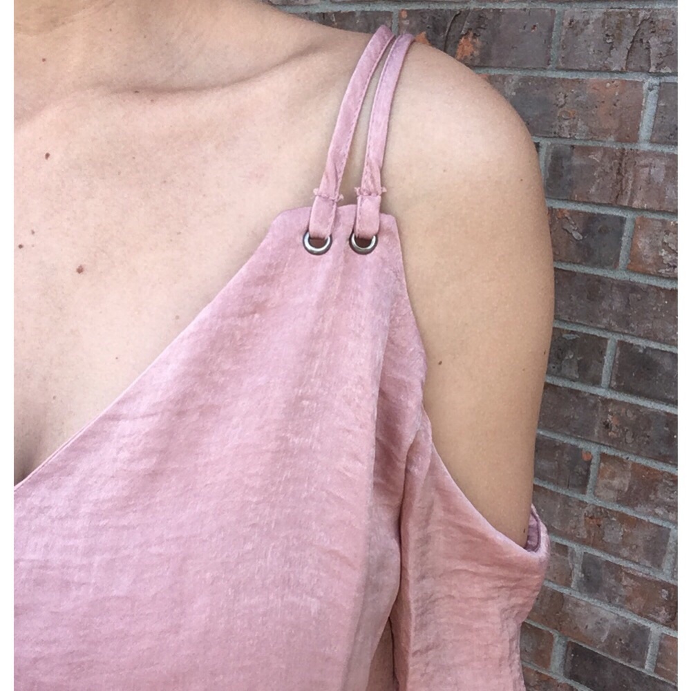▫️SOLD OUT▫️Cold Shoulder Top - Picture 4 of 5
