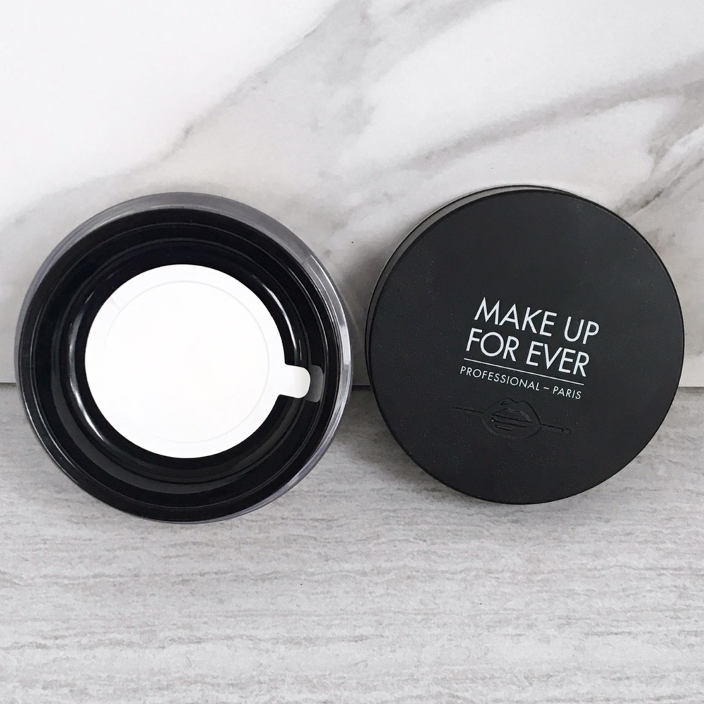 NEVER USED- MAKEUPFOREVER HD POWDER