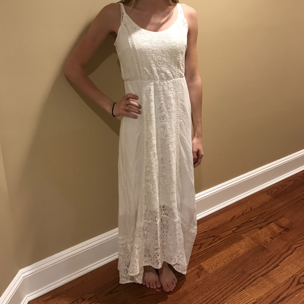 🆕 White Lace Maxi Dress