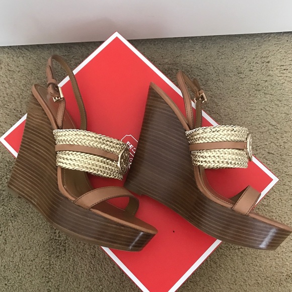 Coach Beatriz Wedge tan & gold NIB Sz 9.5 - Picture 2 of 4