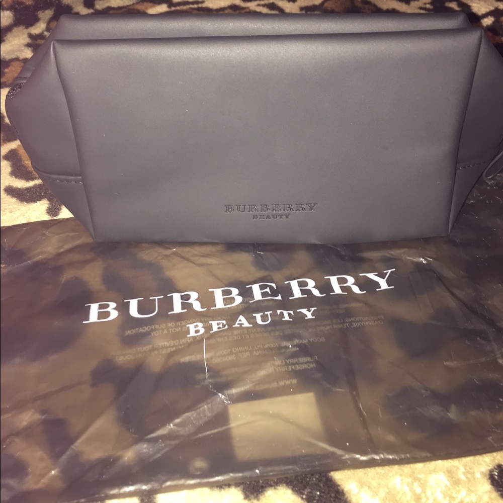 NEW BURBERRY BLK POUCH