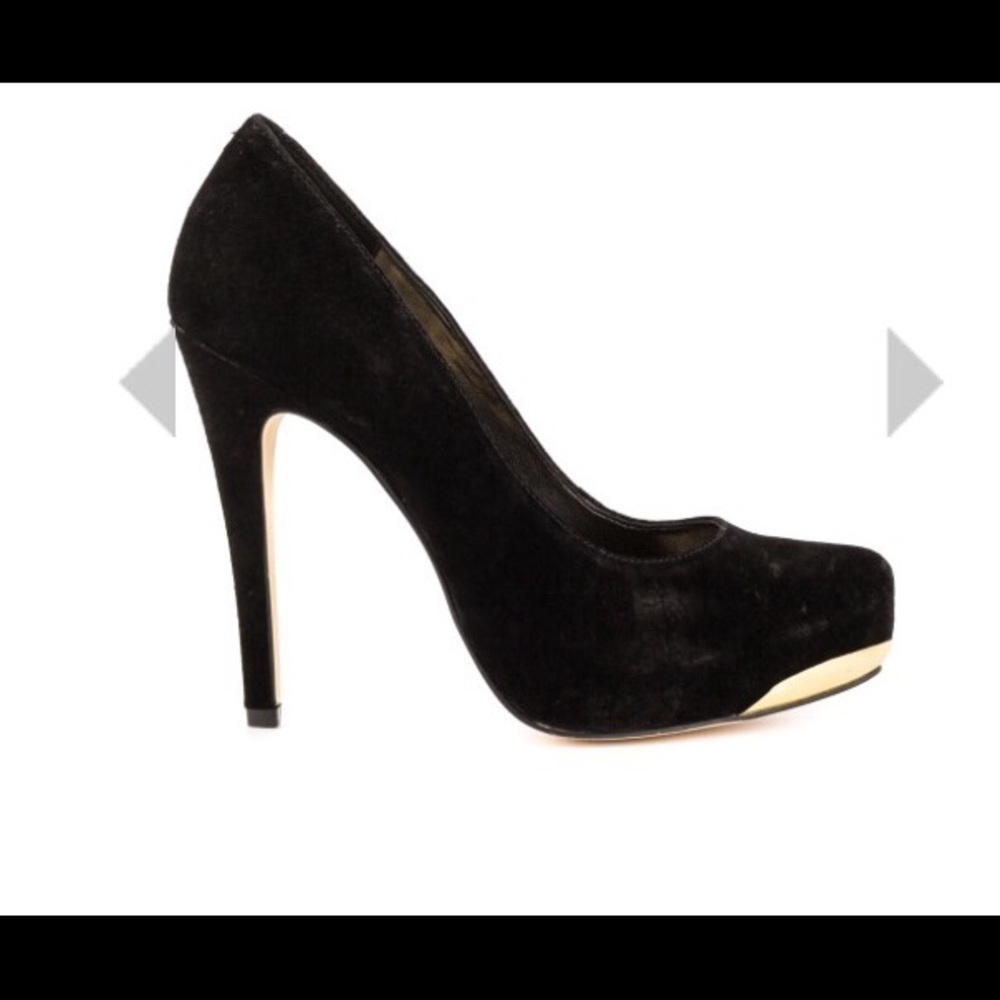 BCBGENERATION BLACK HEELS WITH GOLD TOE. NO BOX