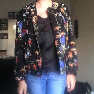Zara Trafaluc Floral Bomber Jacket, size XS Zara Trafaluc Floral Bomber Jacket, size XS