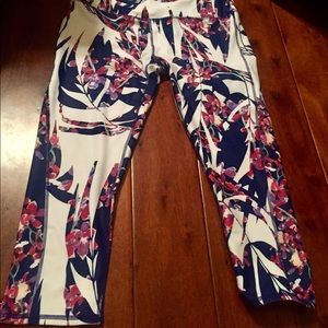 Fabletics printed Capri leggings NWT