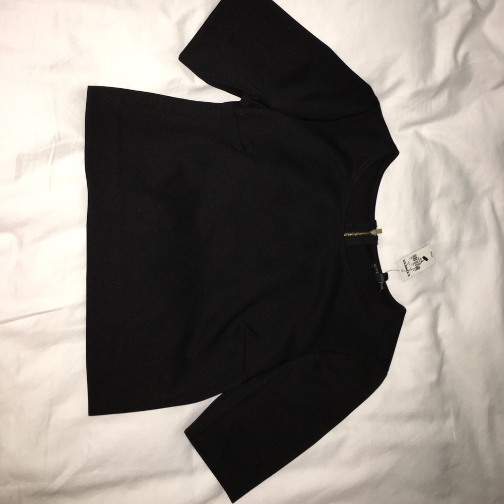 Black cropped tee shirt