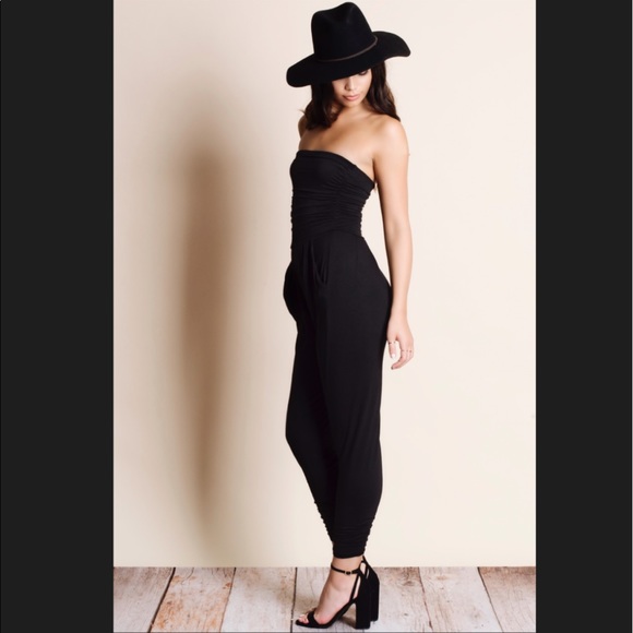 NWT. OFF THE SHOULDER JUMPER - Picture 2 of 3