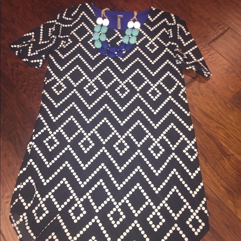 Black and white shift dress with pockets!