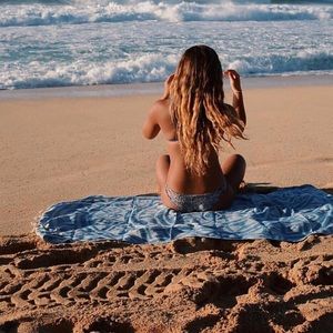 Sand cloud towel