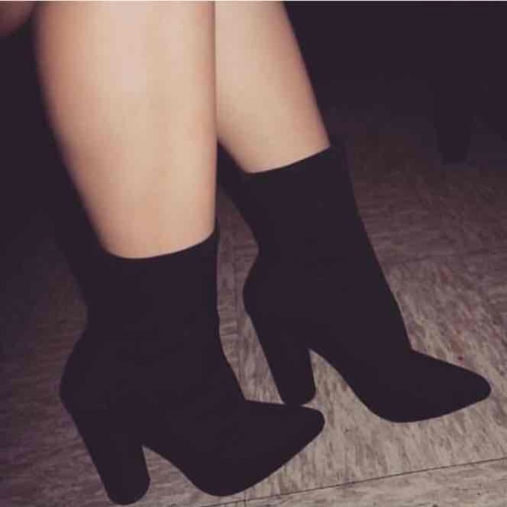 Black pointy booties, chunky heel