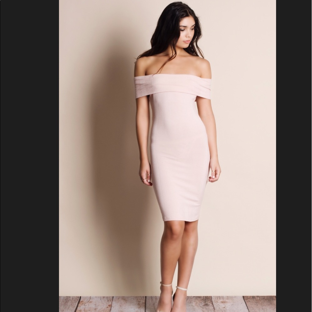 THE AUSTIN.NWT OFF THE SHOULDER DRESS.