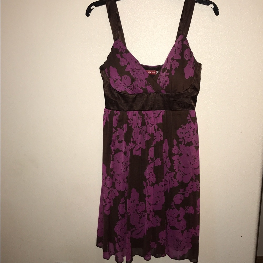 Unworn Ruby Rox V-neck floral dress! (S)