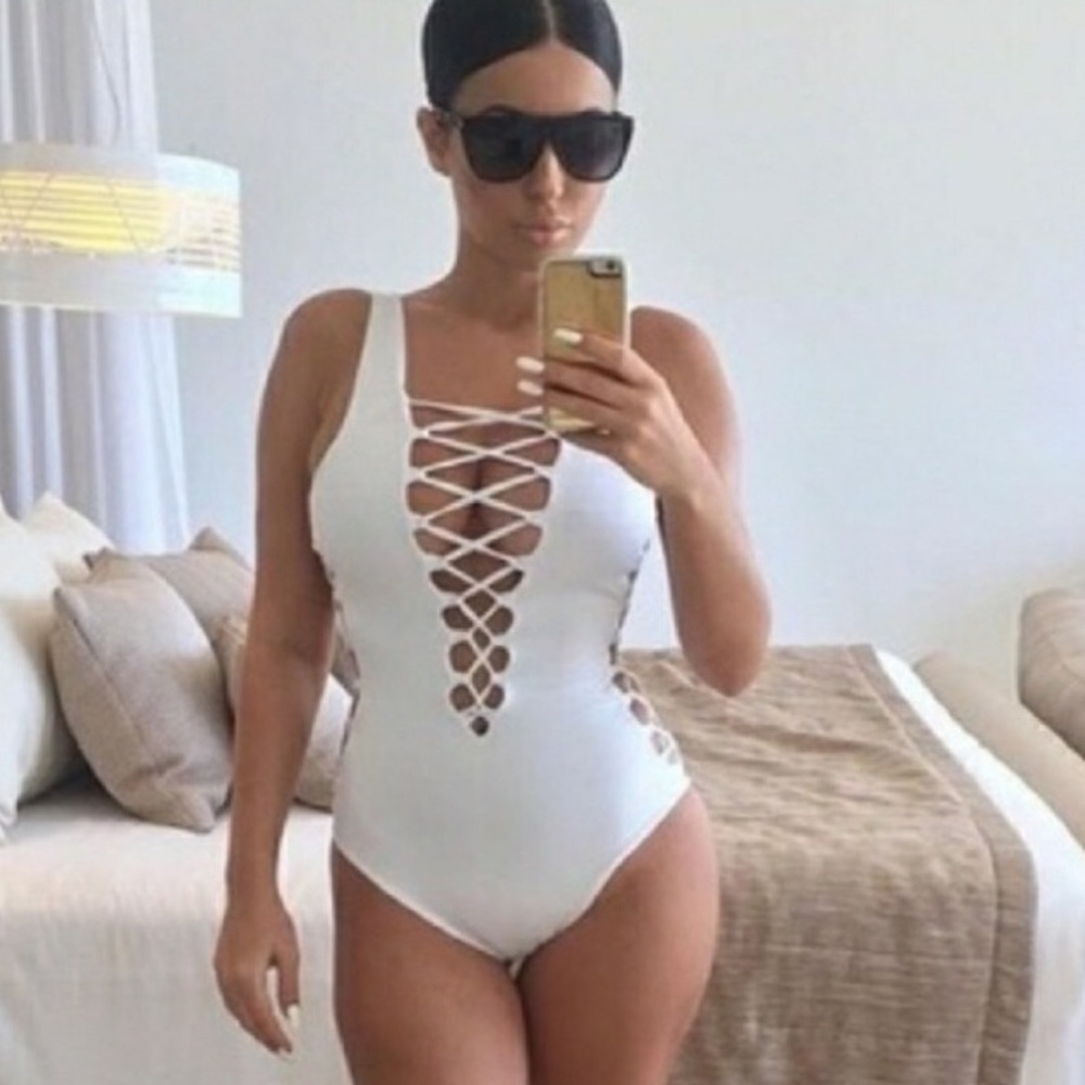 ⭐️SEEN ON KIM Kardashian Strappy plunging monokini - Picture 1 of 8
