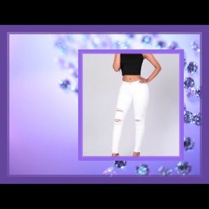 White distress Vibrant Jeans 💜💎💜