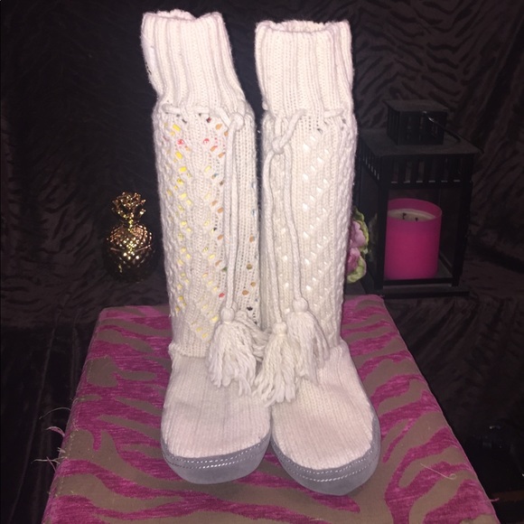 PINK Victoria's Secret Shoes - Victoria Secret's Pink Cable knit slipper 💕