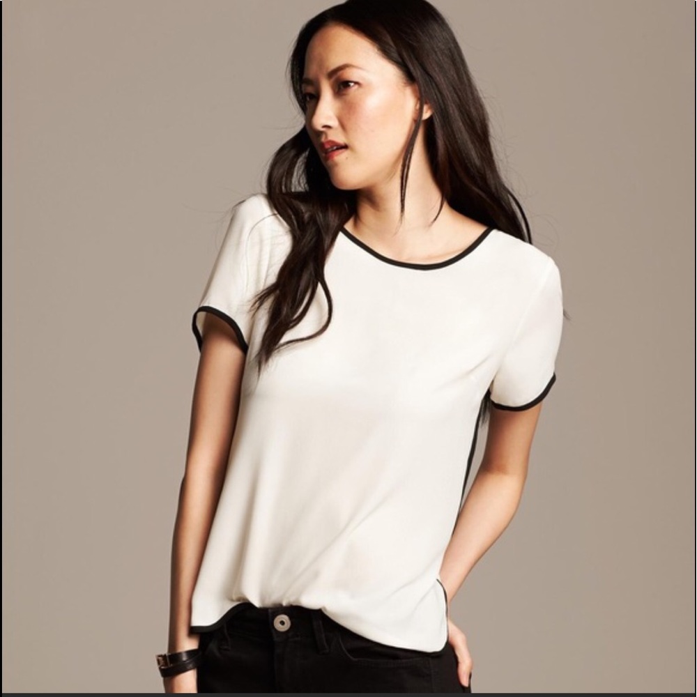 Chic Short Sleeve Piped Cut Out Top
