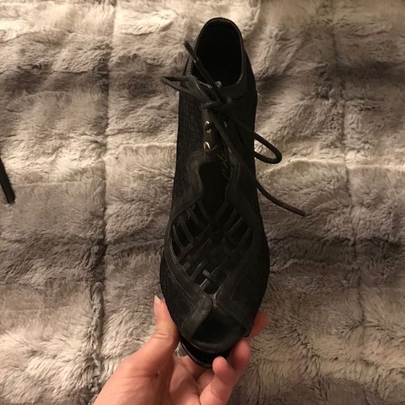 Sexy black lace heels - Picture 3 of 4