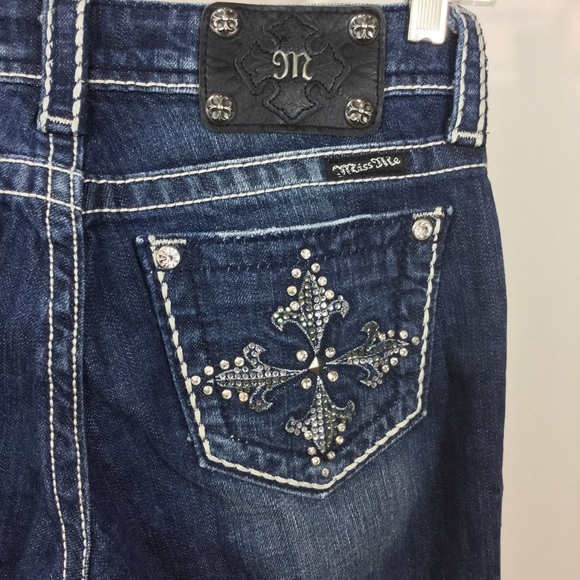 🌺Distressed & Embellished Miss Me Jeans🌺 - Picture 4 of 7