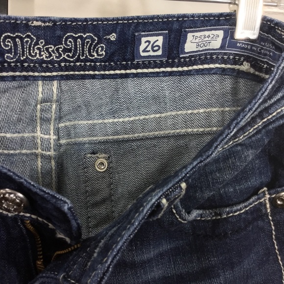 🌺Distressed & Embellished Miss Me Jeans🌺 - Picture 5 of 7