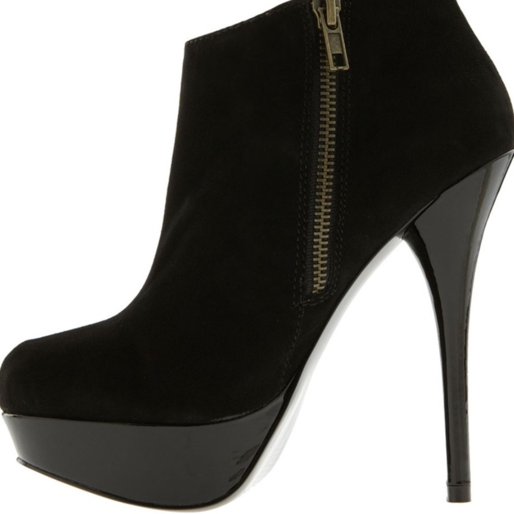 TRADE for Vivian only🎉 Heel Booties & Necklace