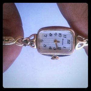 Womens antique bulova n2 1972..10kt
