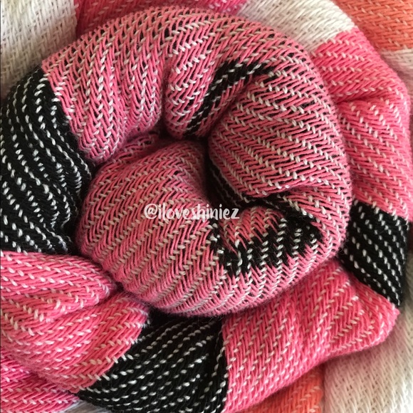 •Victoria's Secret• Beach Blanket - Picture 3 of 4