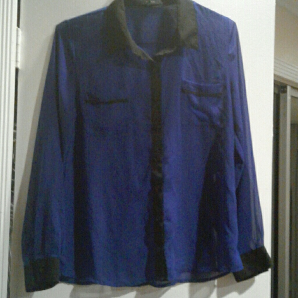 Blouse - Picture 2 of 3