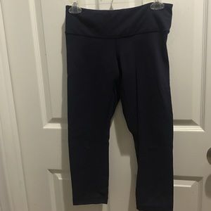 Lululemon size 6 navy blue wunder under crops