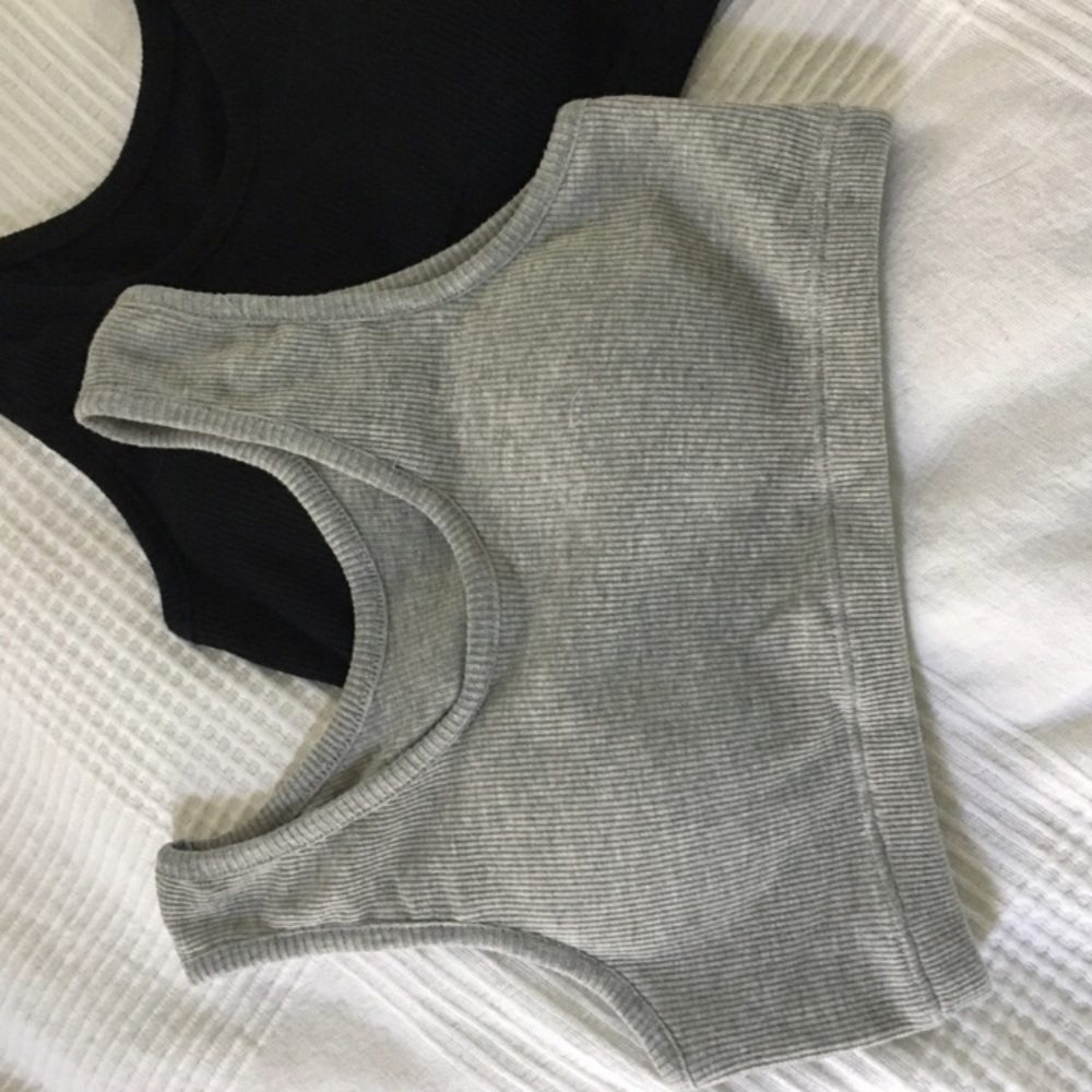 Black Ribbed Padded Sports Bra - Picture 3 of 4
