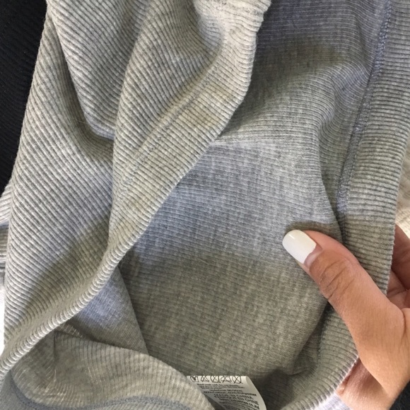 Black Ribbed Padded Sports Bra - Picture 4 of 4