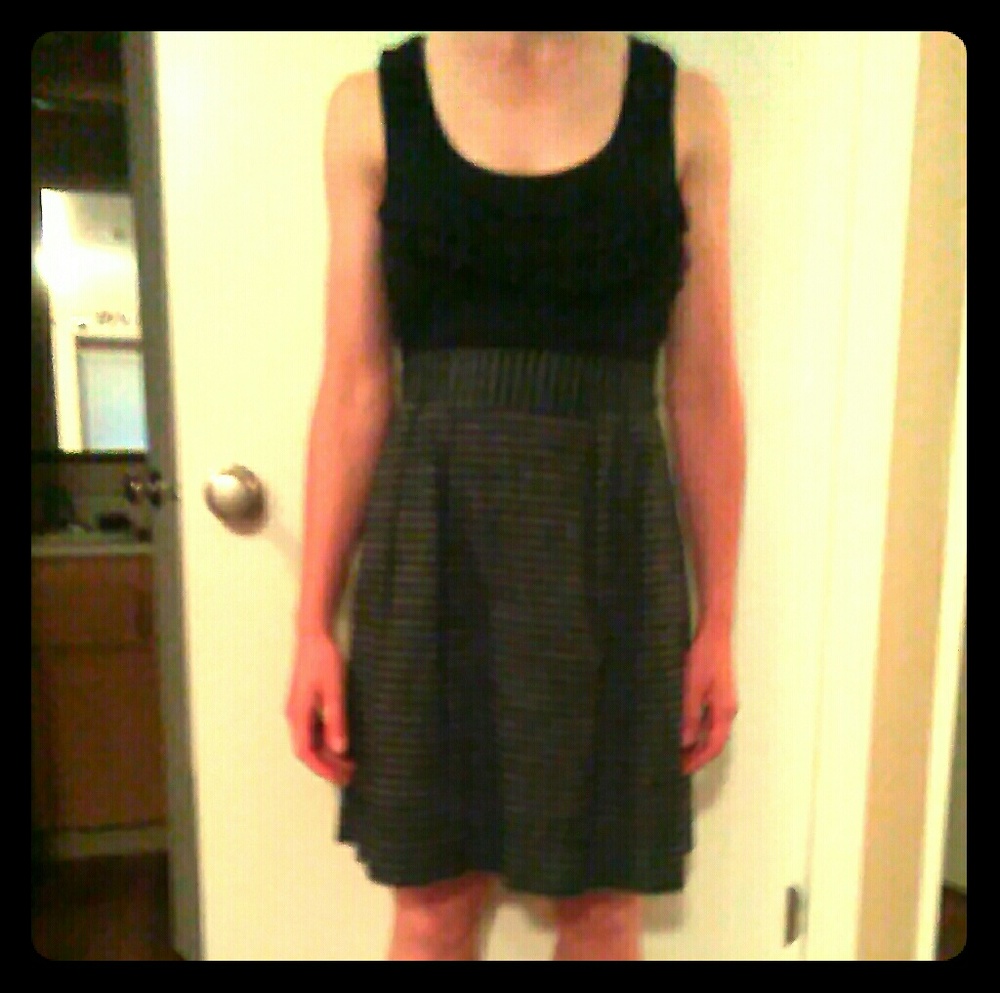 Slimming grey and black cotton dress